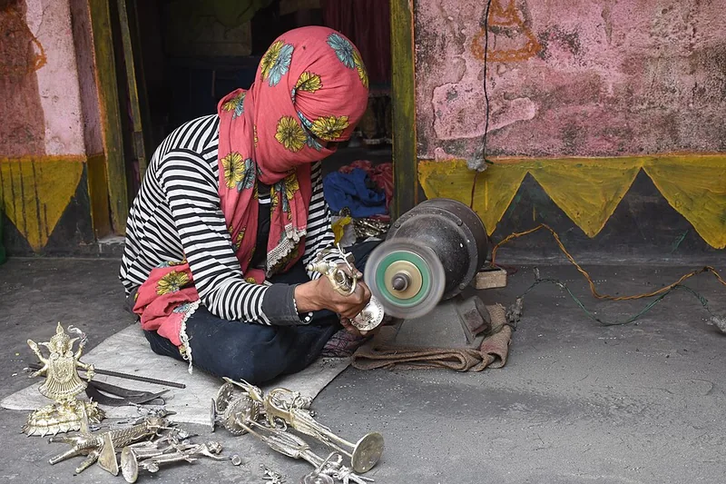 Dhokra casting process — designing and metal work, tribal India