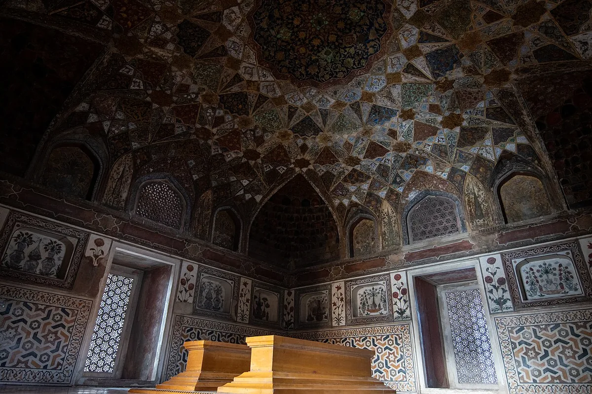 Mughal painted arches